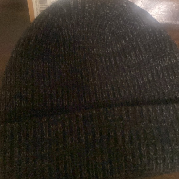 North face hats - Picture 4 of 4
